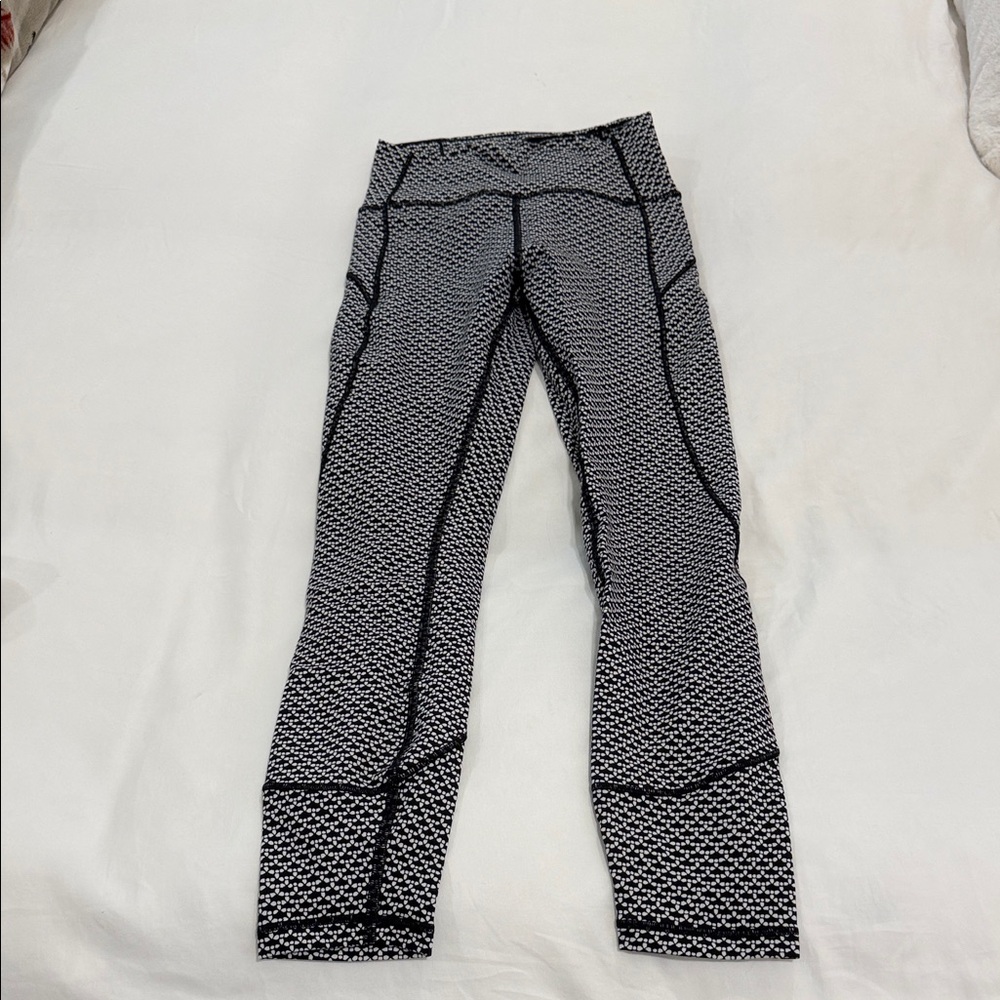 lululemon in movement tights- 25in